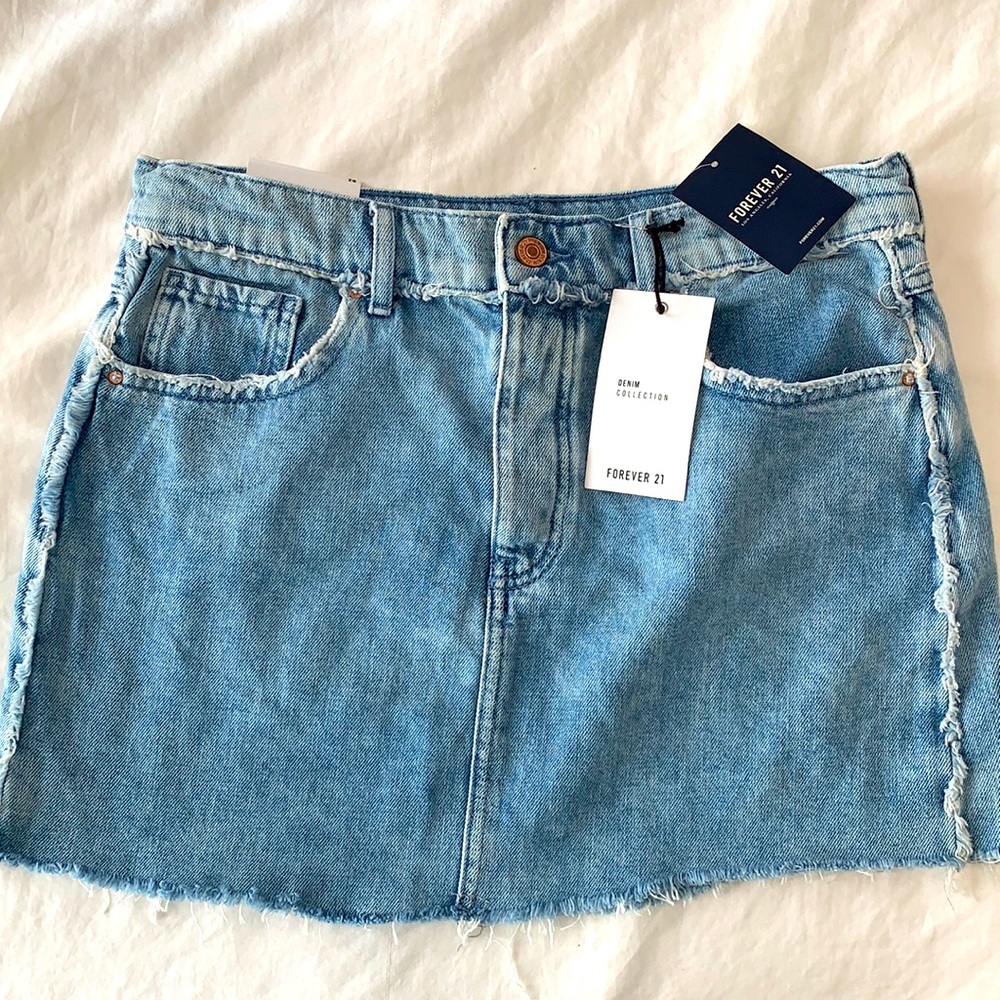 Forever 21 NWT Denim button front Jean skirt size 28